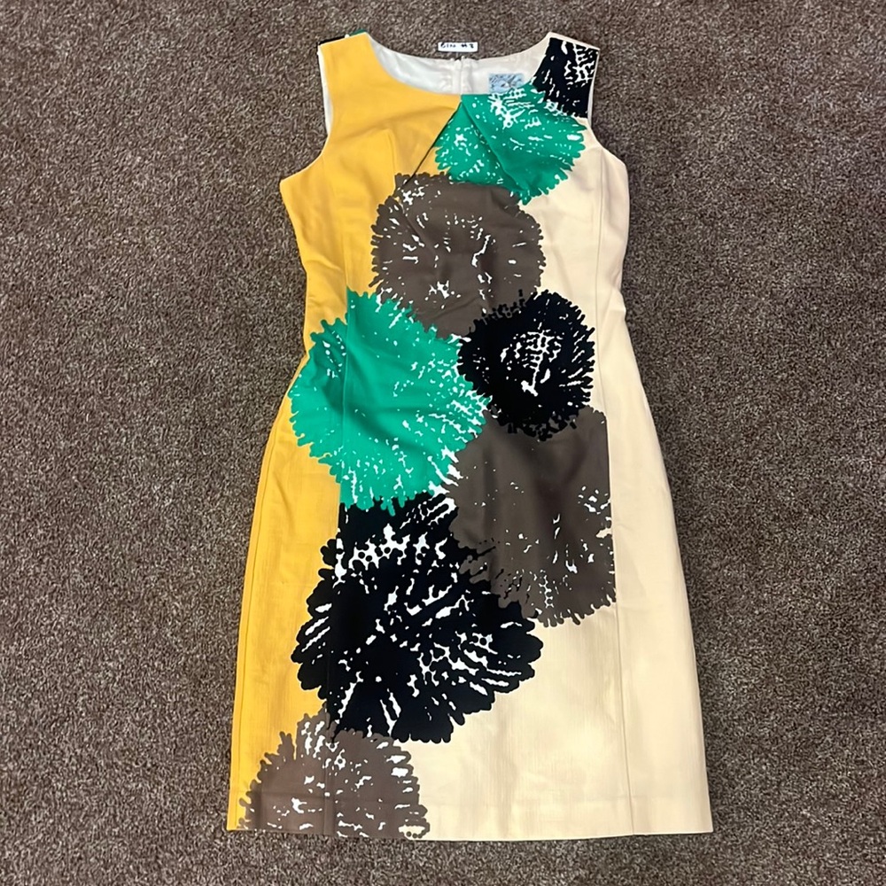 Great quality dress. Size 0